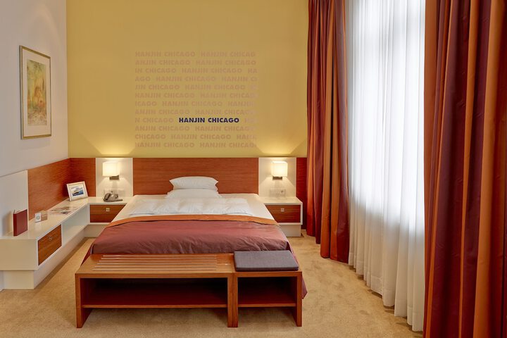 Room 9 of 48