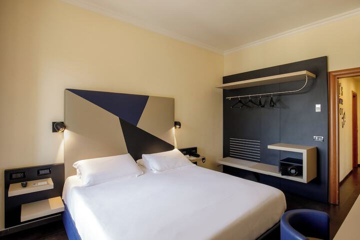 Room 32 of 188