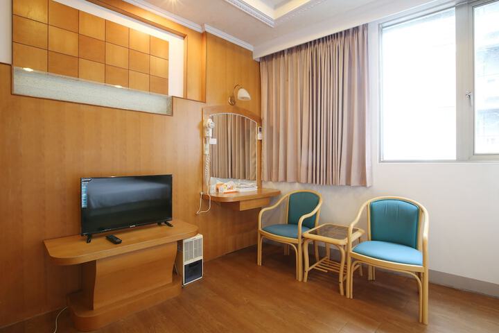 Room 37 of 74