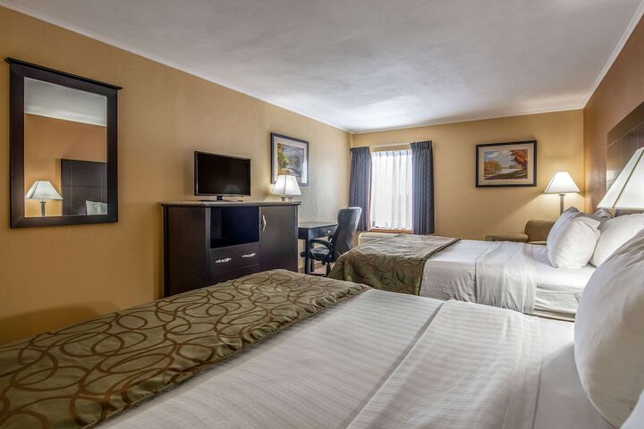 2 Queen Beds (8 of 8)