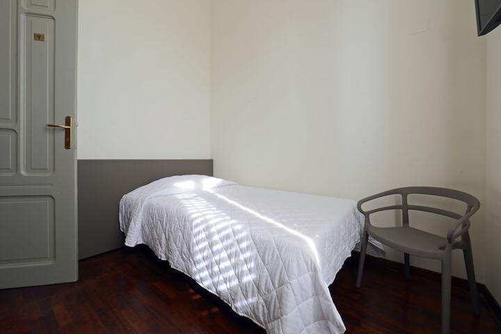 Room 2 of 8