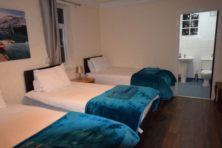 Room 2 of 27