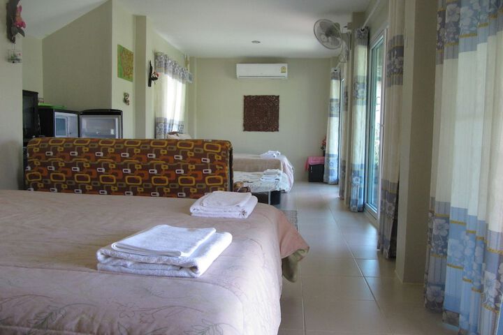 Room 2 of 49