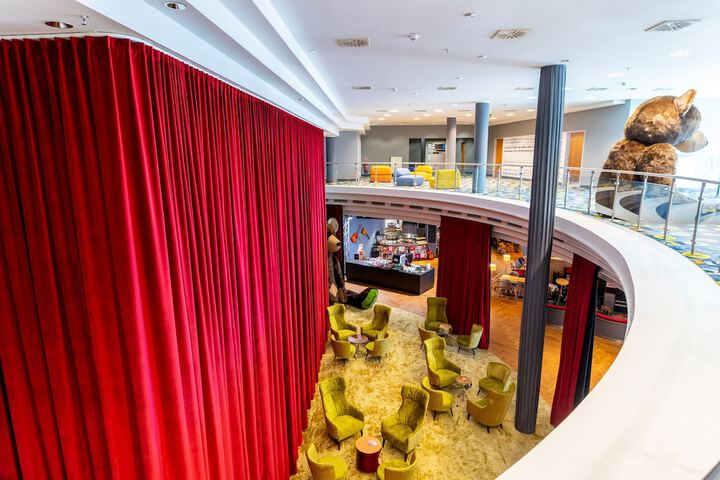 Entrance & Lobby