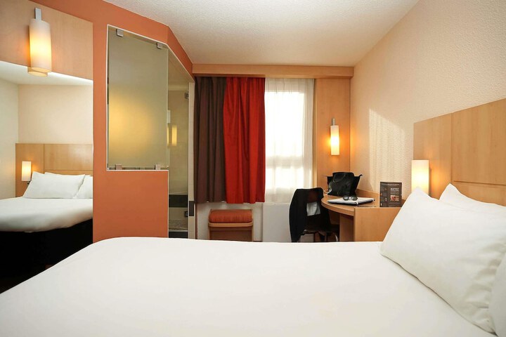Room 8 of 75