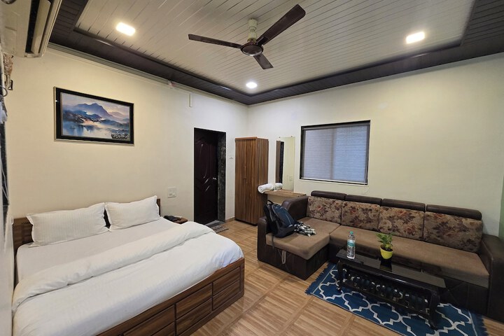 Room 4 of 24