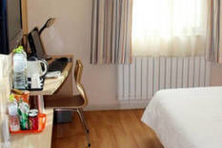 Room 13 of 67