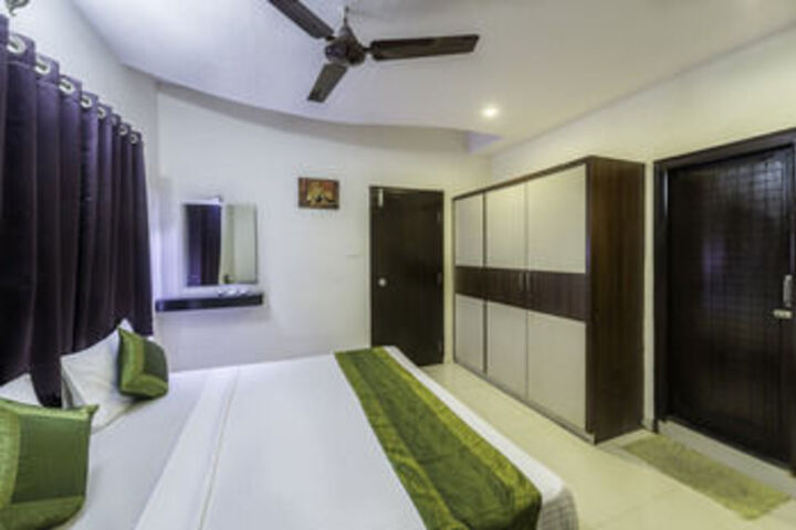 Room 13 of 17