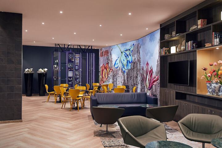 Entrance & Lobby