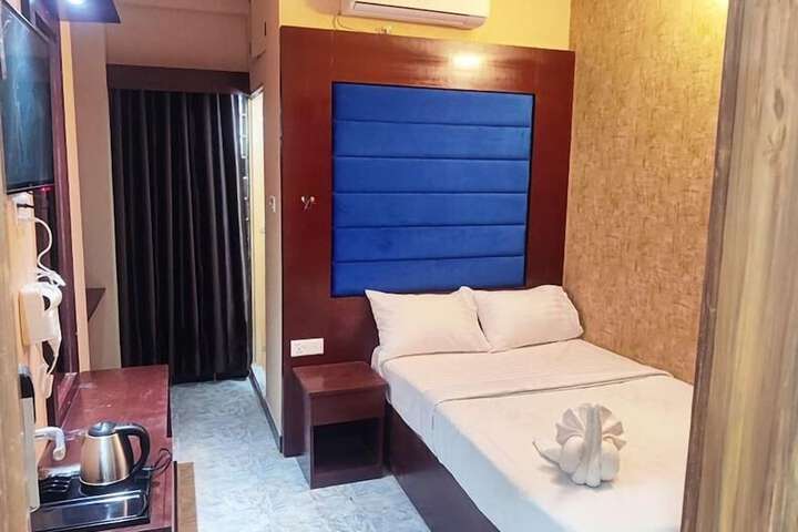 Room 8 of 13