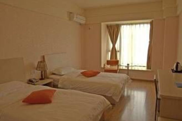 Room 6 of 23