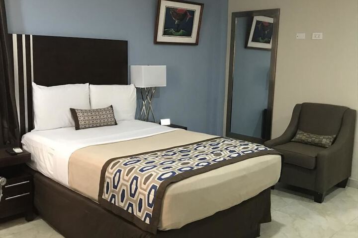 Room 6 of 16