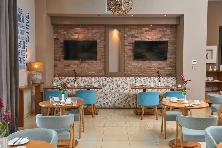 Dining 63 of 70