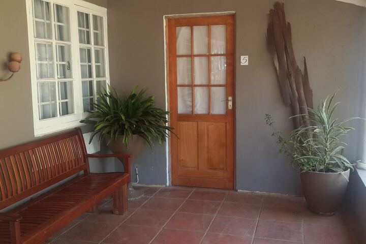 Room 7 of 90