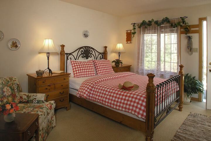 Room 6 of 18