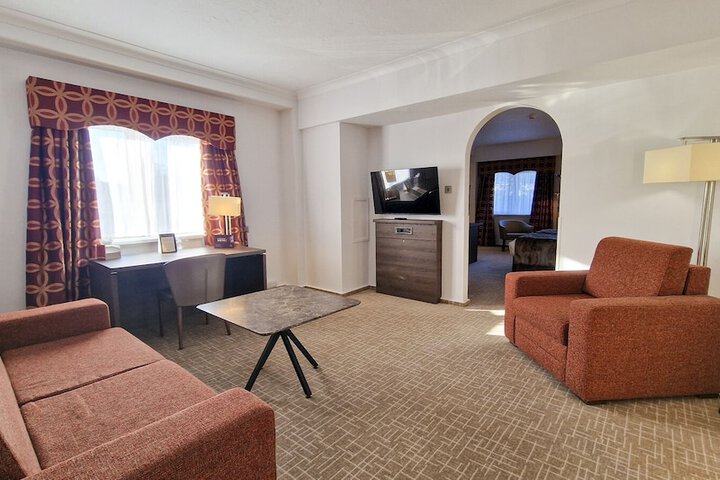 Room 34 of 94