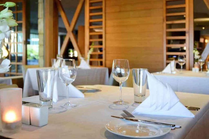 Dining 76 of 109