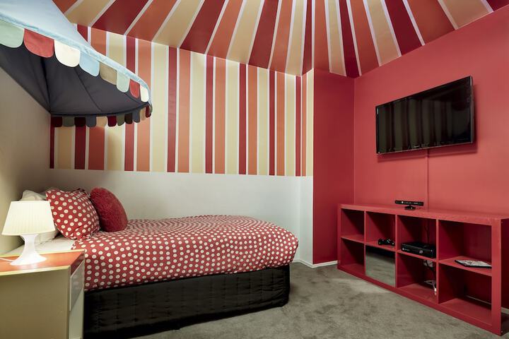 Room 6 of 69