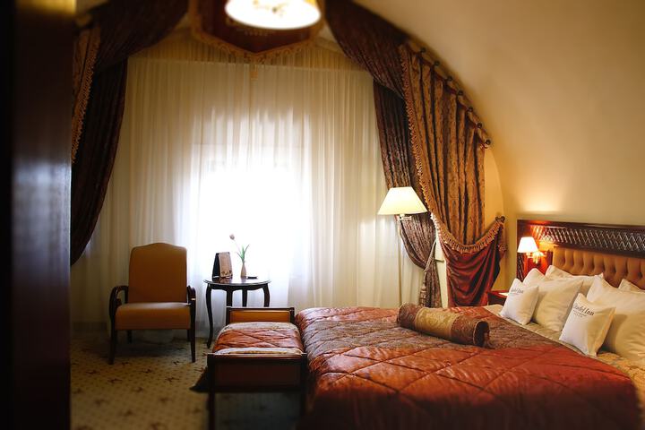 Room 3 of 60