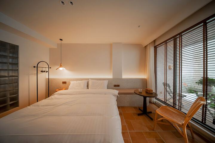 Room 42 of 62