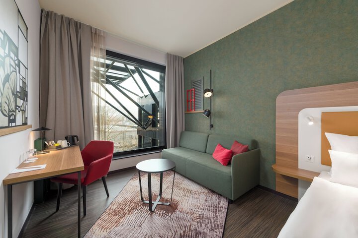 Room 28 of 164