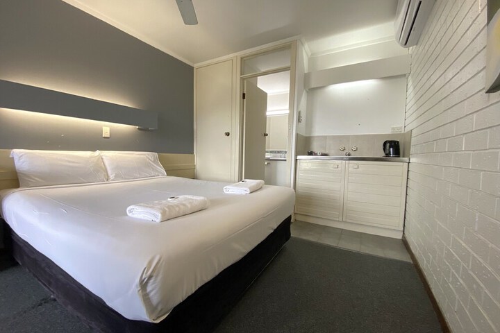 Room 12 of 36