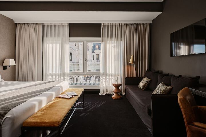 Room 10 of 98