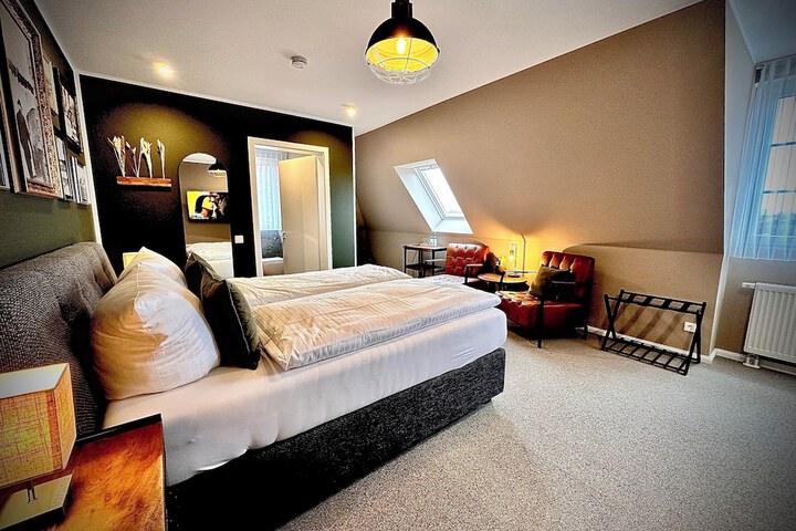 Room 47 of 90