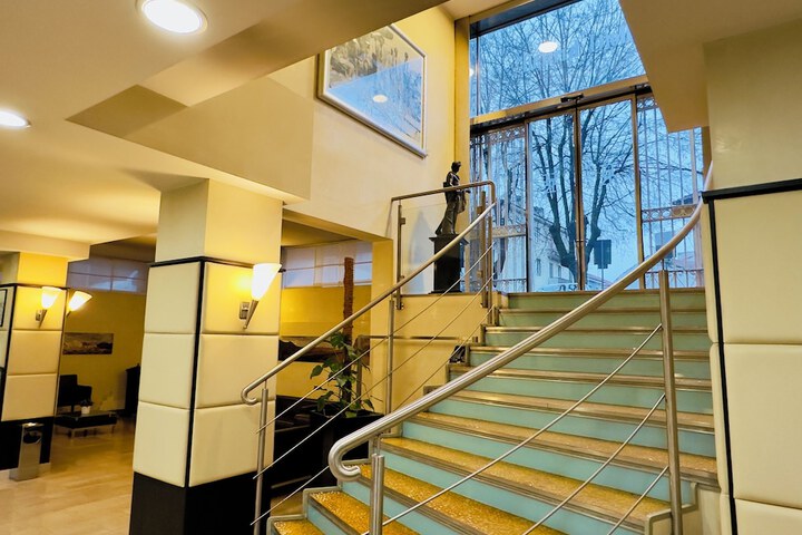 Guest Lobby