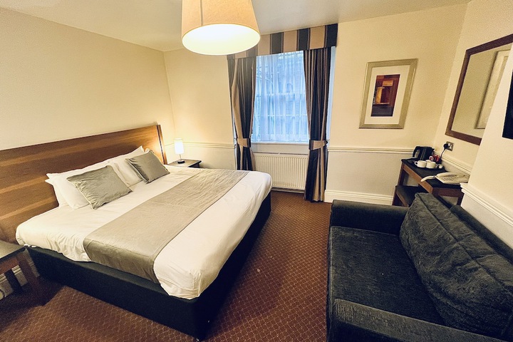 Room 5 of 43