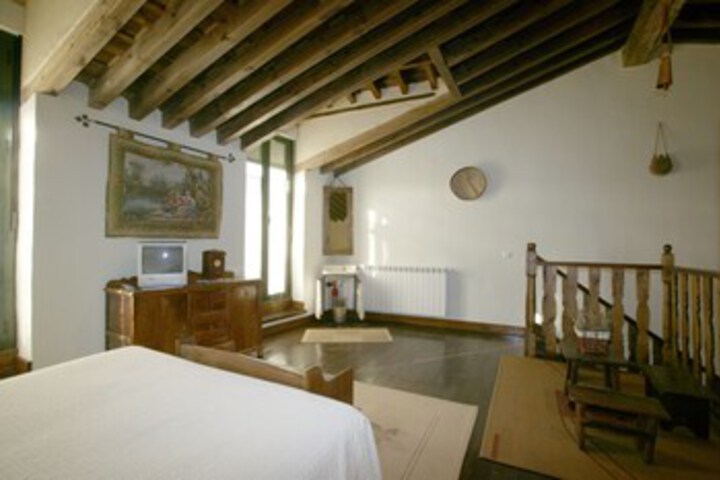 Room 5 of 13