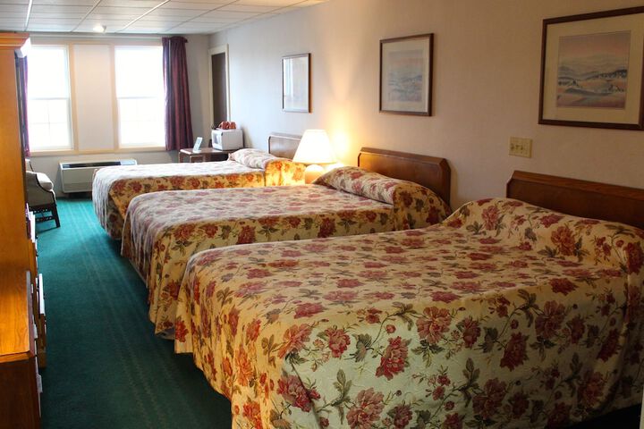 Classic 2 Queen Beds Not Wheelchair Accessible (14 of 14)