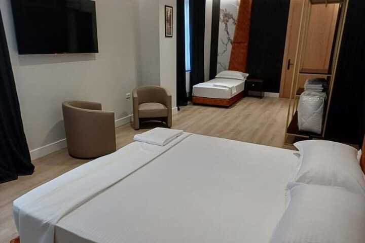 Room 21 of 132