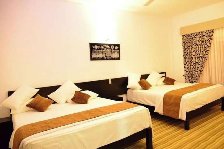 Room 4 of 11