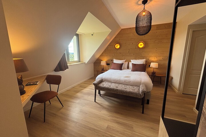 Room 6 of 30