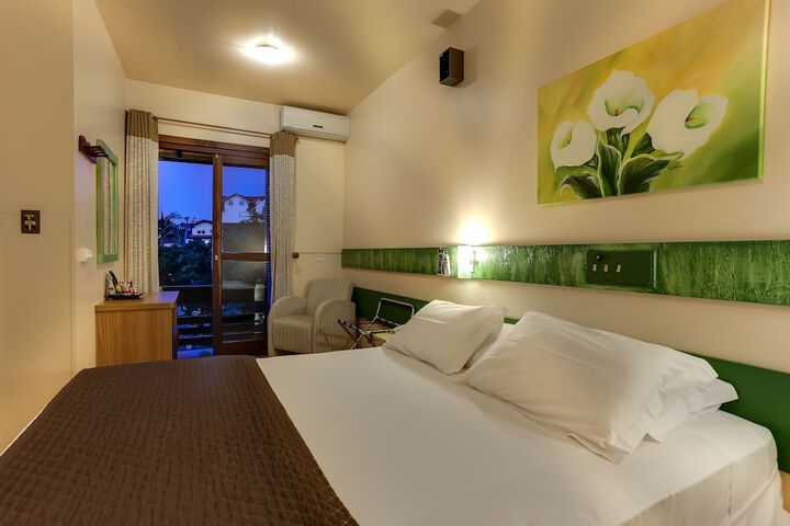 Room 13 of 88