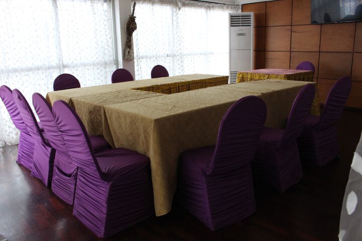 Lounge 22 of 43