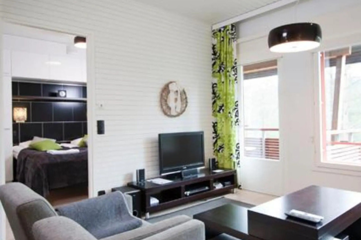Room 4 of 9