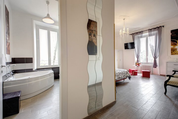 Room 5 of 33