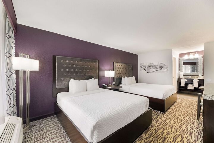 2 Queen Beds (13 of 22)