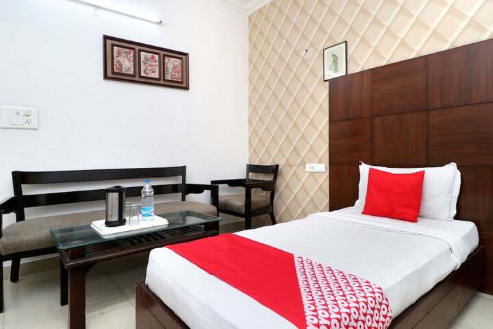 Room 4 of 17