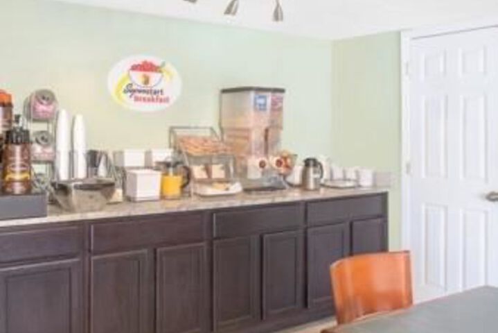 Dining 34 of 35