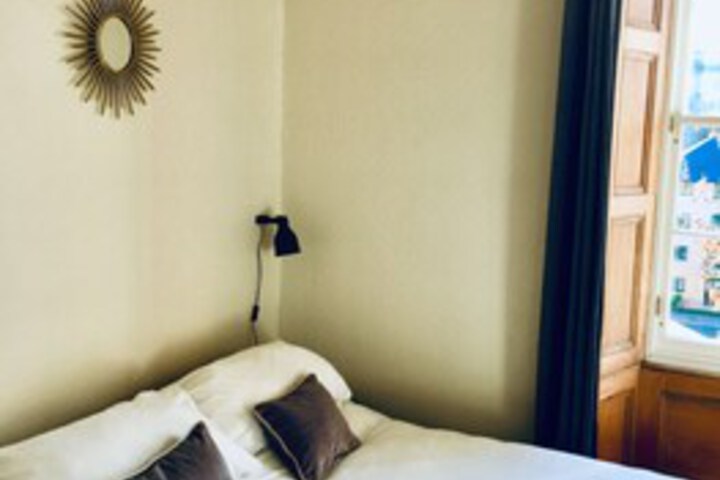 Room 11 of 15