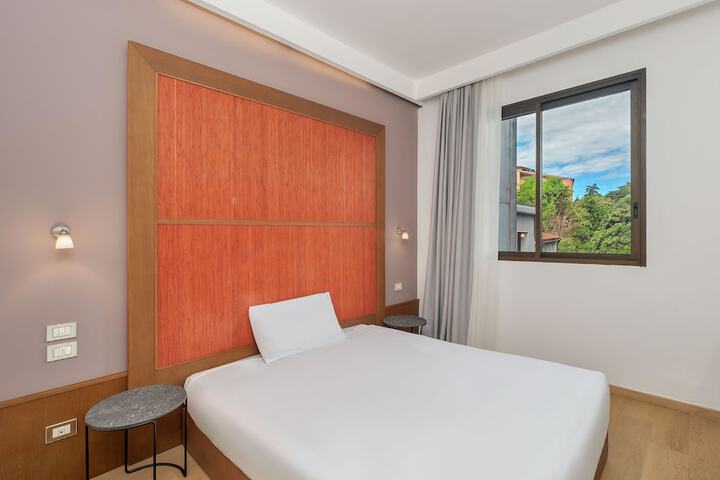 Room 10 of 44