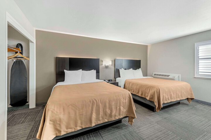 Room 15 of 33