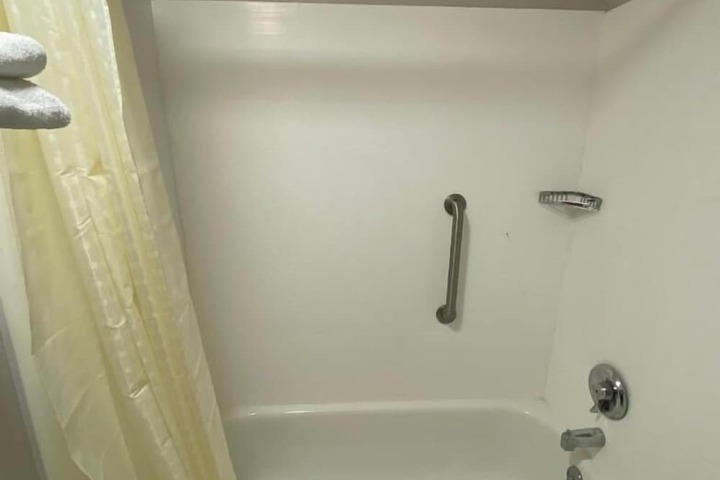 Room 10 of 13