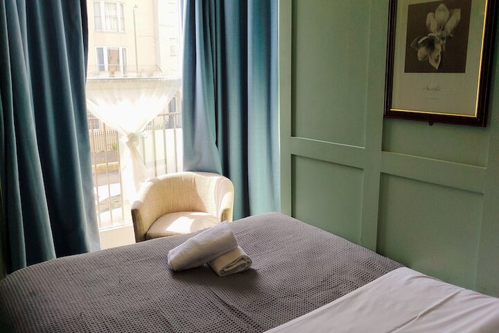 Room 2 of 52