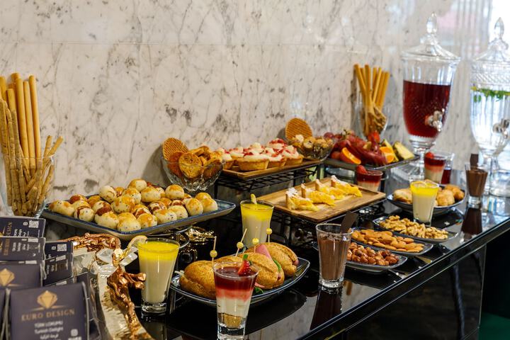 Breakfast/Coffee Service 100 of 107