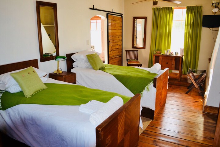 Room 4 of 18