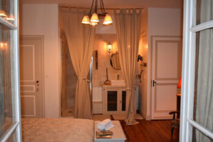 Room 6 of 81